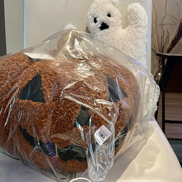 Jack-O-Lantern Pumpkin Pillow - Picture 3 of 3